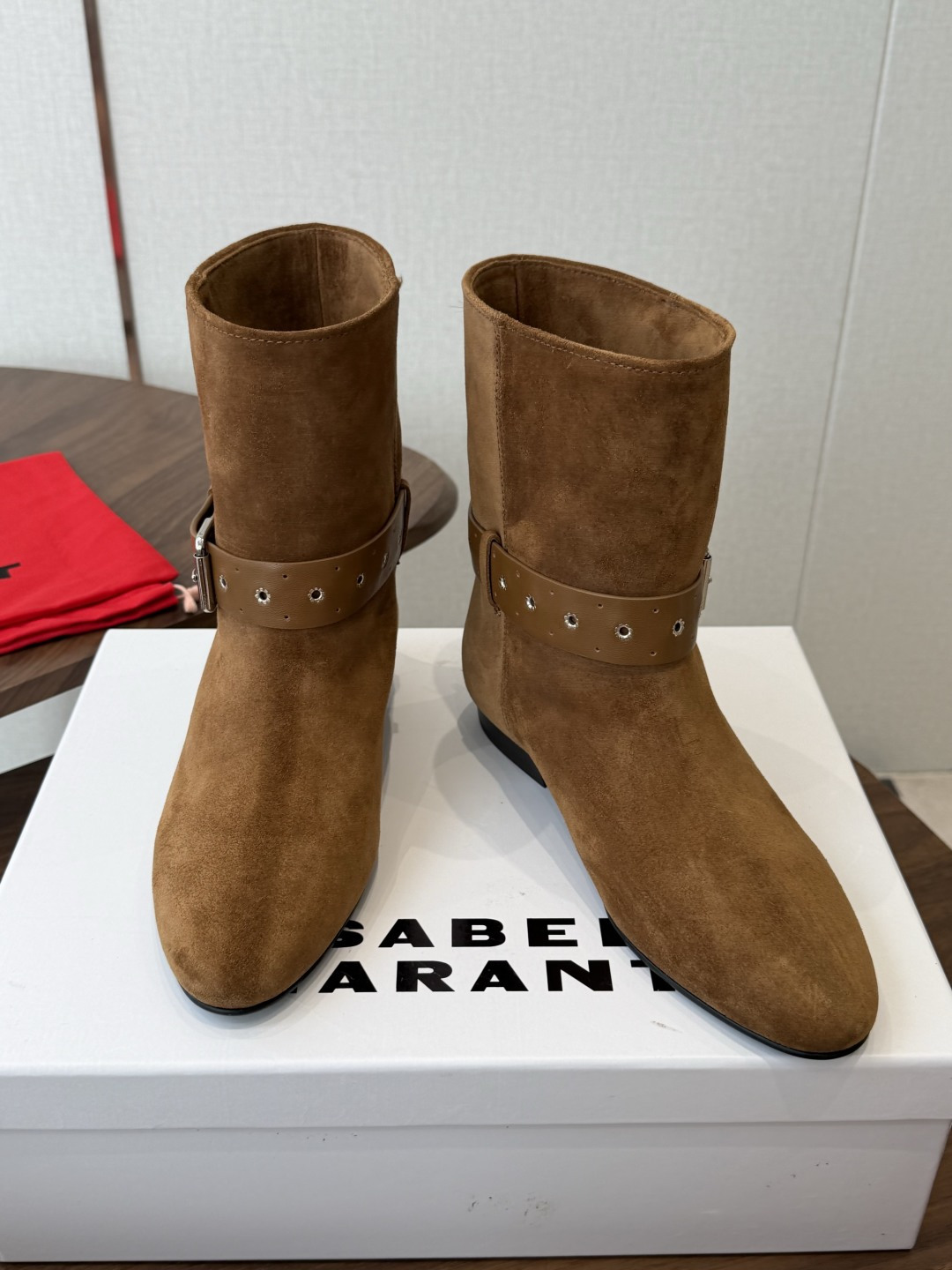 Isabel Marant 伊莎贝尔 26ss 少女感 一眼就心动 一脚蹬平底短靴 isabel marant Isabel Marant 伊莎贝尔 26ss 少女感 一眼就心动 一脚蹬平底短靴 isabel marant