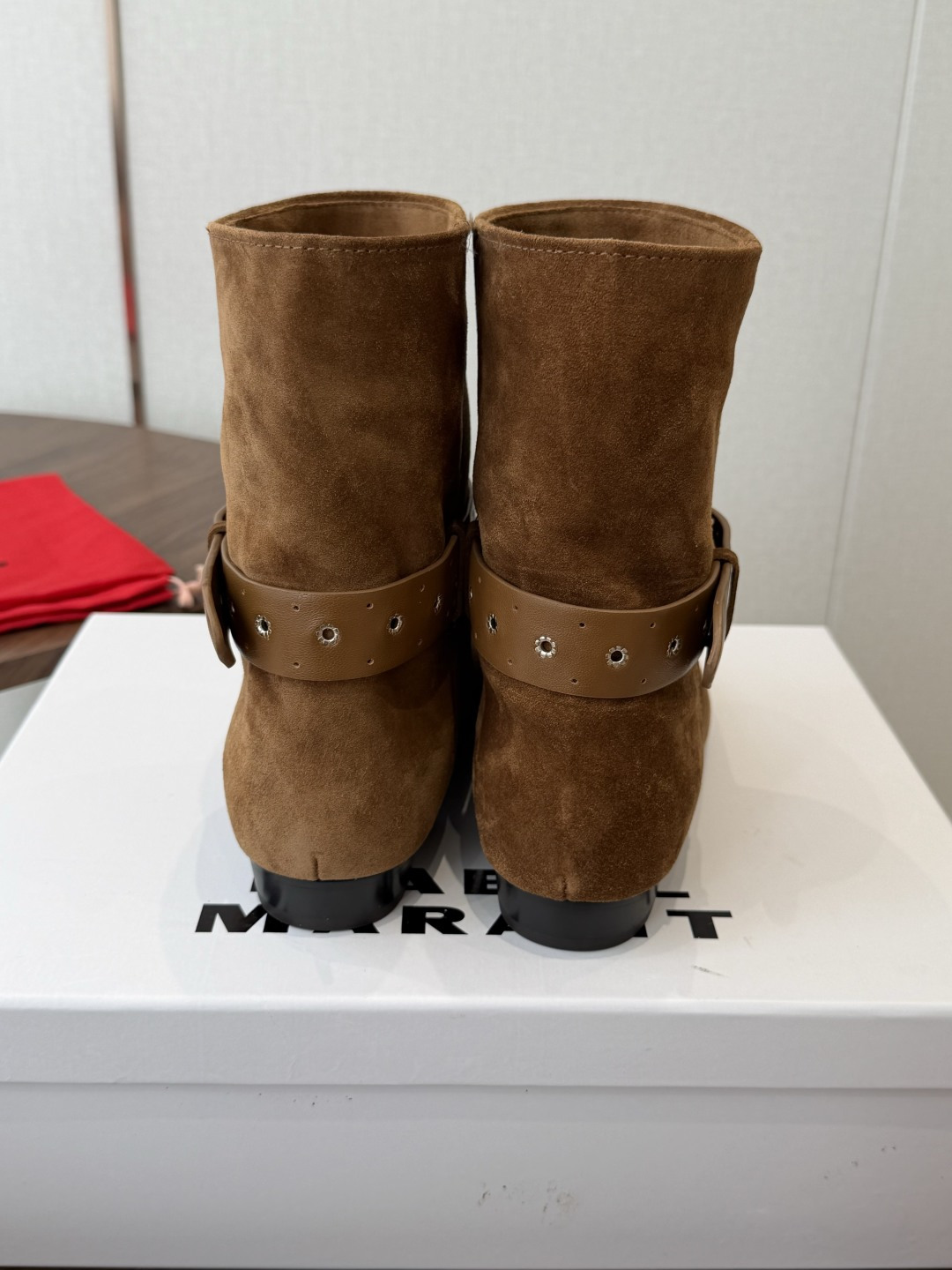 Isabel Marant 伊莎贝尔 26ss 少女感 一眼就心动 一脚蹬平底短靴 isabel marant Isabel Marant 伊莎贝尔 26ss 少女感 一眼就心动 一脚蹬平底短靴 isabel marant