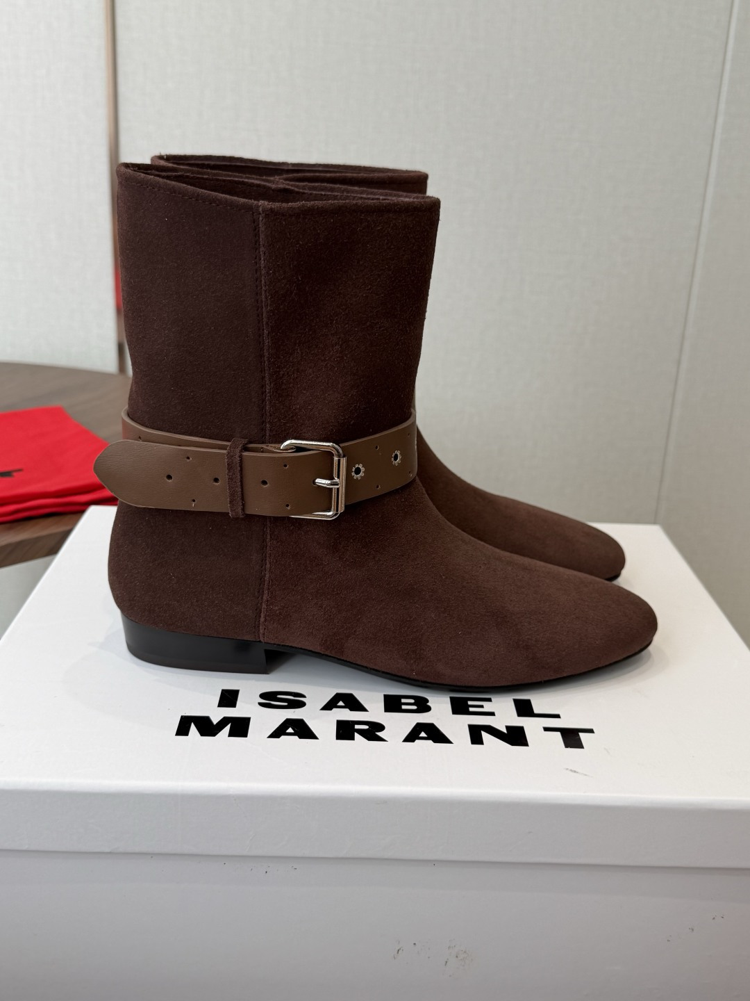 Isabel Marant  伊莎贝尔 26ss 少女感  一眼就心动 一脚蹬平底短靴  isabel marant  