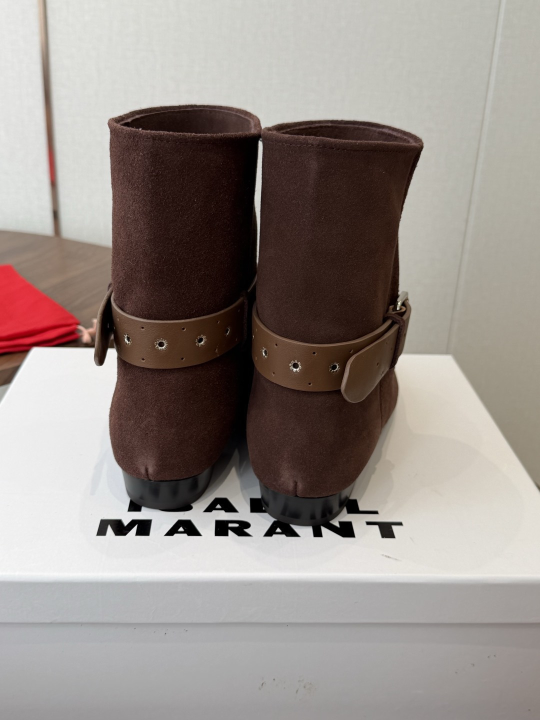 Isabel Marant  伊莎贝尔 26ss 少女感  一眼就心动 一脚蹬平底短靴  isabel marant  