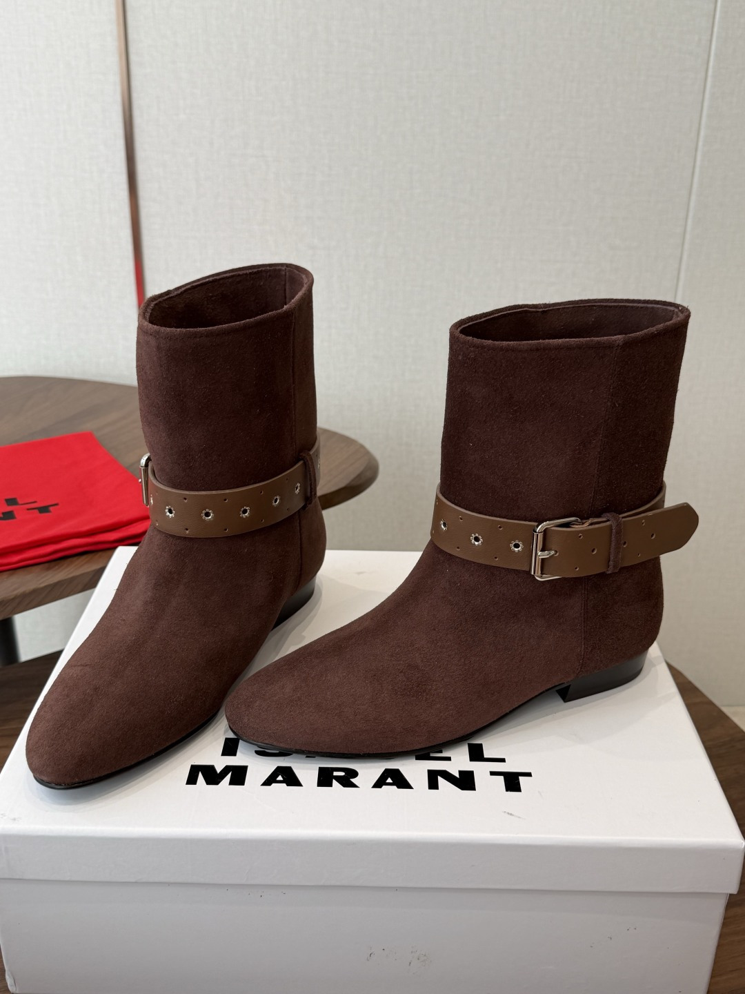 Isabel Marant  伊莎贝尔 26ss 少女感  一眼就心动 一脚蹬平底短靴  isabel marant  