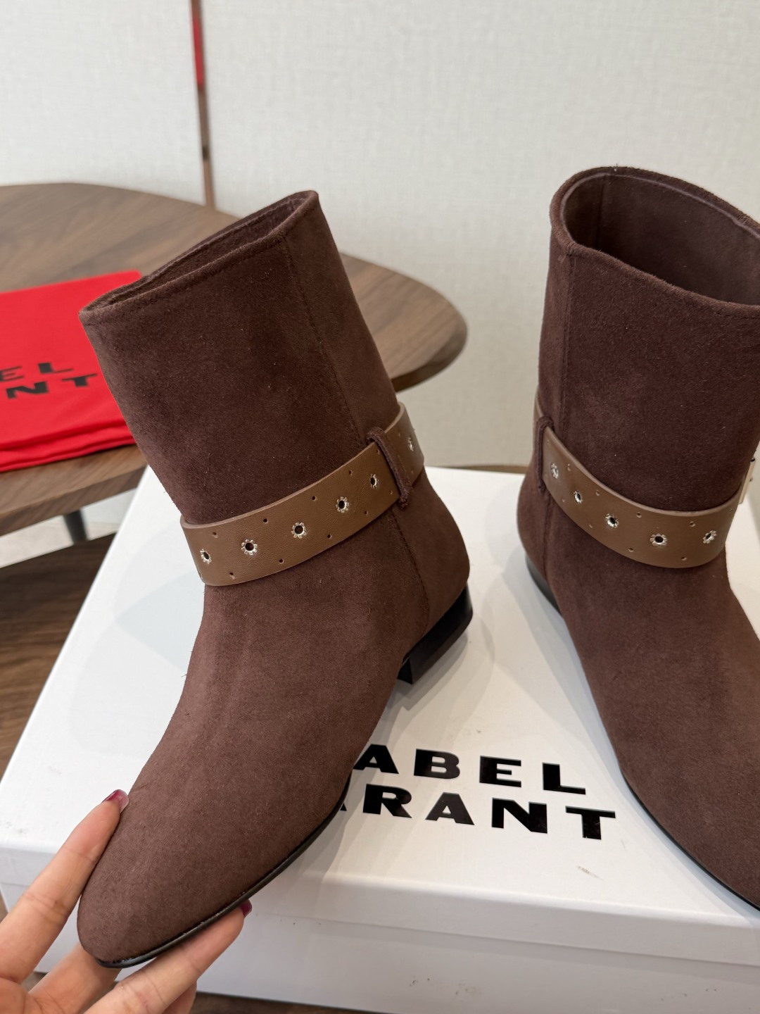 Isabel Marant  伊莎贝尔 26ss 少女感  一眼就心动 一脚蹬平底短靴  isabel marant  