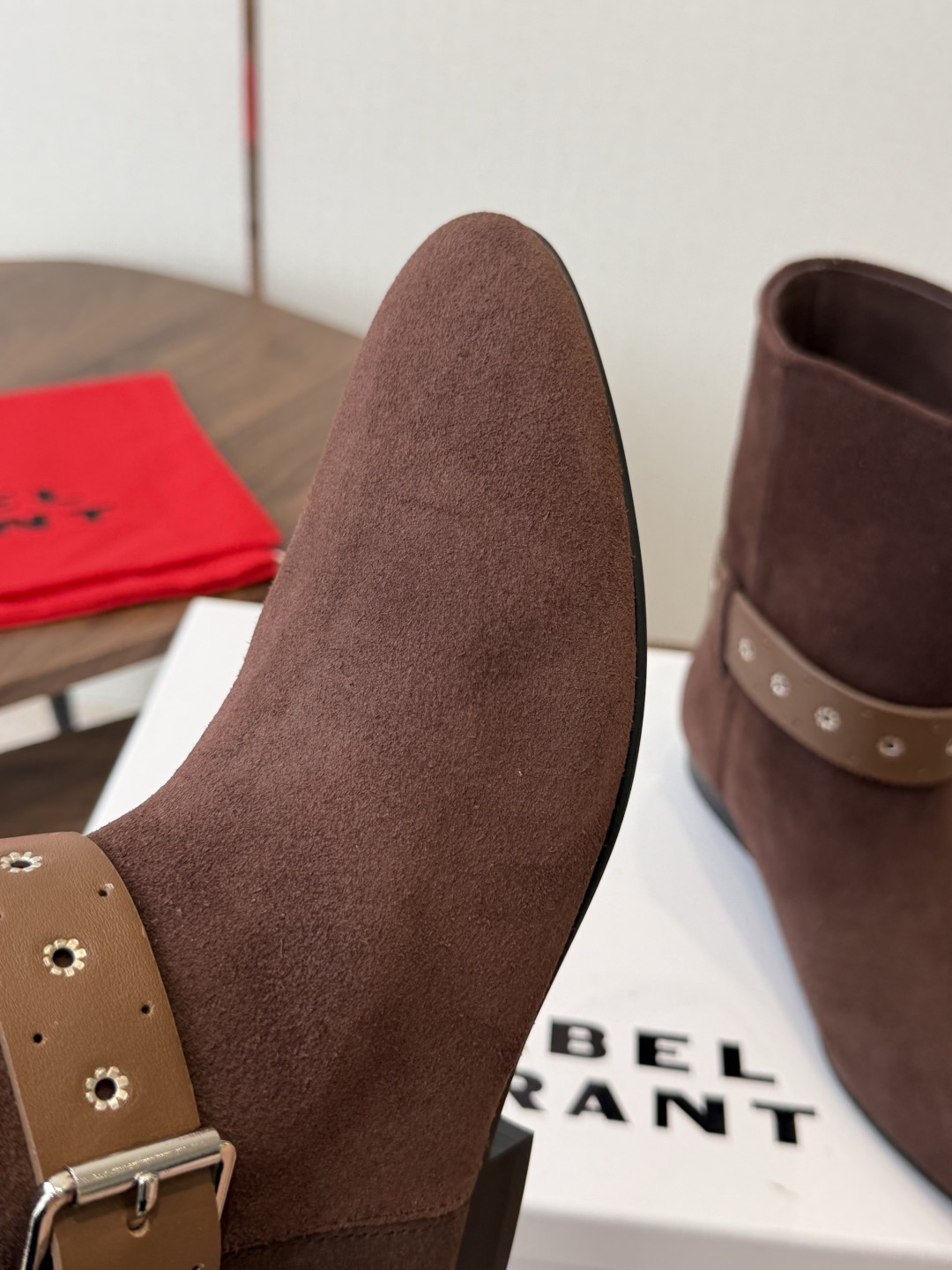 Isabel Marant  伊莎贝尔 26ss 少女感  一眼就心动 一脚蹬平底短靴  isabel marant  