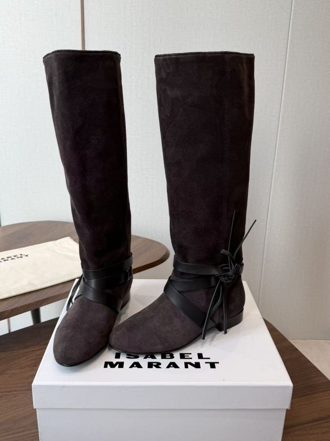 IsabelMarant 伊莎贝尔 26ss新款短靴长靴 设计显腿细，松紧设计，适合各种纬度！ 无任何装饰，简约到极致，