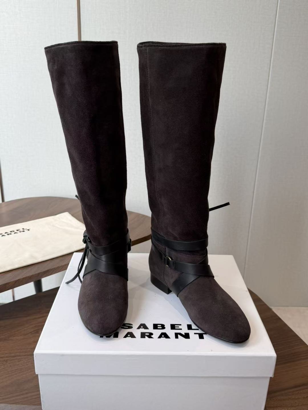 IsabelMarant 伊莎贝尔 26ss新款短靴长靴 设计显腿细，松紧设计，适合各种纬度！ 无任何装饰，简约到极致，