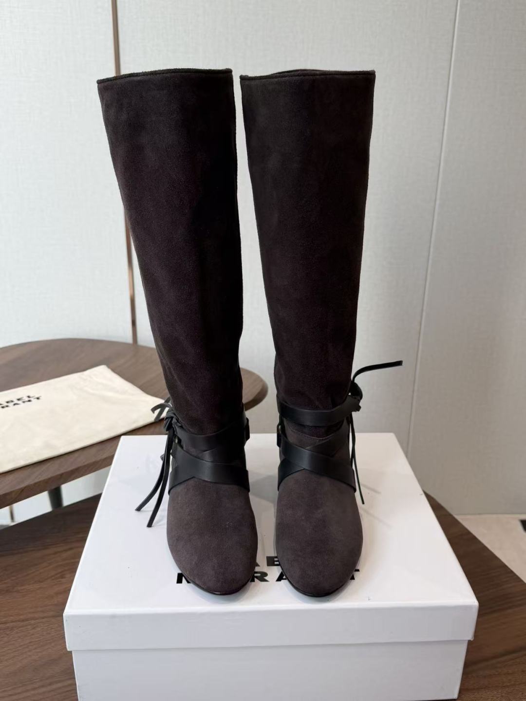 IsabelMarant 伊莎贝尔 26ss新款短靴长靴 设计显腿细，松紧设计，适合各种纬度！ 无任何装饰，简约到极致，
