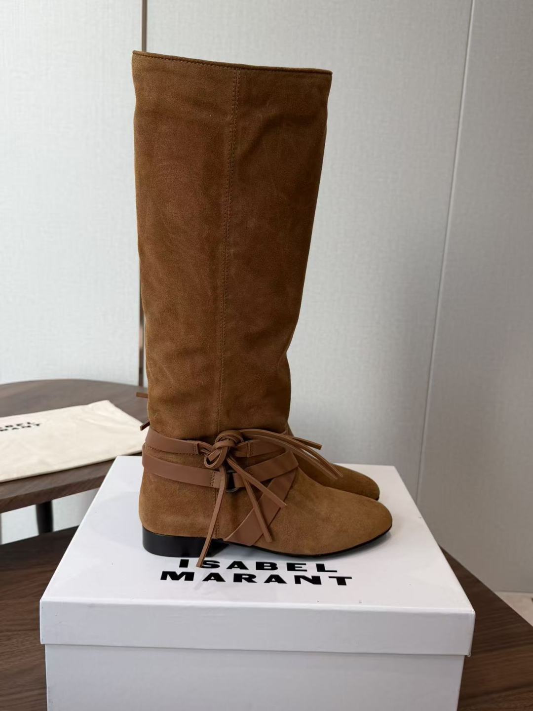 IsabelMarant 伊莎贝尔 26ss新款短靴长靴 设计显腿细,松紧设计,适合各种纬度! 无任何装饰,简约到极致, IsabelMarant 伊莎贝尔 26ss新款短靴长靴 设计显腿细,松紧设计,适合各种纬度! 无任何装饰,简约到极致,