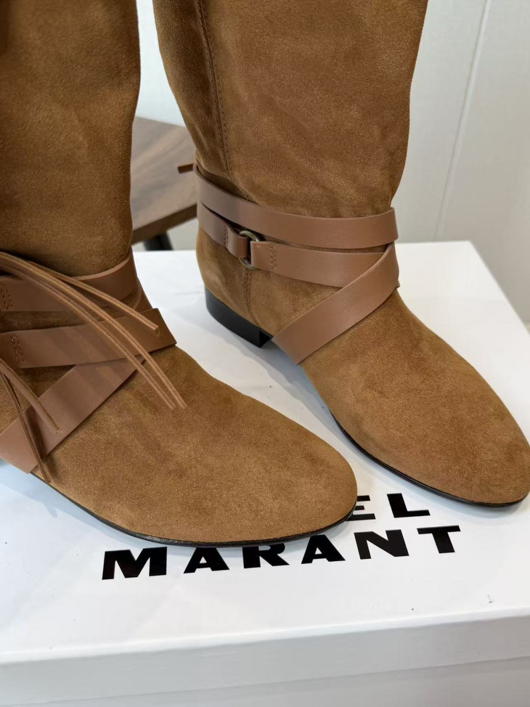 IsabelMarant 伊莎贝尔 26ss新款短靴长靴 设计显腿细,松紧设计,适合各种纬度! 无任何装饰,简约到极致, IsabelMarant 伊莎贝尔 26ss新款短靴长靴 设计显腿细,松紧设计,适合各种纬度! 无任何装饰,简约到极致,