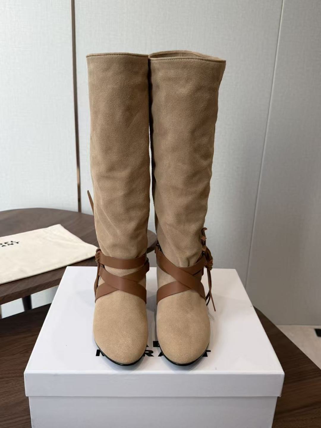 IsabelMarant 伊莎贝尔 26ss新款短靴长靴 设计显腿细，松紧设计，适合各种纬度！ 无任何装饰，简约到极致，