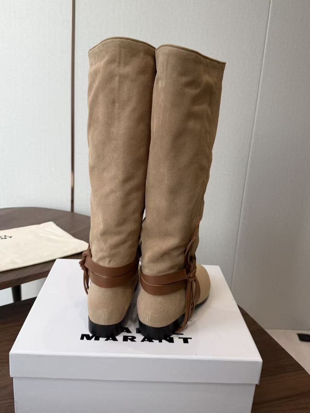 IsabelMarant 伊莎贝尔 26ss新款短靴长靴 设计显腿细,松紧设计,适合各种纬度! 无任何装饰,简约到极致, IsabelMarant 伊莎贝尔 26ss新款短靴长靴 设计显腿细,松紧设计,适合各种纬度! 无任何装饰,简约到极致,