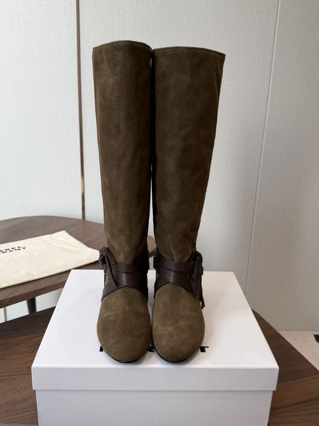 IsabelMarant 伊莎贝尔 26ss新款短靴长靴 设计显腿细，松紧设计，适合各种纬度！ 无任何装饰，简约到极致，