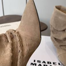 Isabel Marant 伊莎贝尔 26ss 尖头细跟短靴 一脚蹬细跟短靴,麟片皮孔点缀短靴腰身,时尚感满满,银色小 Isabel Marant 伊莎贝尔 26ss 尖头细跟短靴 一脚蹬细跟短靴,麟片皮孔点缀短靴腰身,时尚感满满,银色小