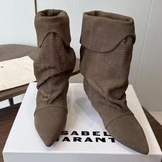 Isabel Marant 伊莎贝尔 26ss 尖头细跟短靴 一脚蹬细跟短靴,麟片皮孔点缀短靴腰身,时尚感满满,银色小 Isabel Marant 伊莎贝尔 26ss 尖头细跟短靴 一脚蹬细跟短靴,麟片皮孔点缀短靴腰身,时尚感满满,银色小
