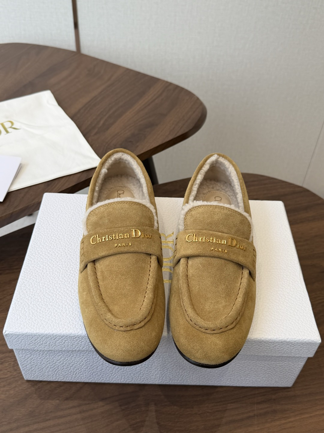 Dior 迪奥26ss 秋冬新款 羊毛 乐福鞋  顶级品质 版型超正，复古时尚经典单品 巴黎时装周第一场分量十足的大秀场
