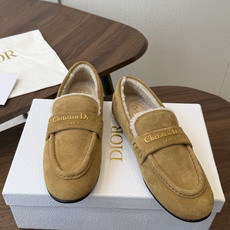 Dior 迪奥26ss 秋冬新款 羊毛 乐福鞋 顶级品质 版型超正,复古时尚经典单品 巴黎时装周第一场分量十足的大秀场 Dior 迪奥26ss 秋冬新款 羊毛 乐福鞋 顶级品质 版型超正,复古时尚经典单品 巴黎时装周第一场分量十足的大秀场