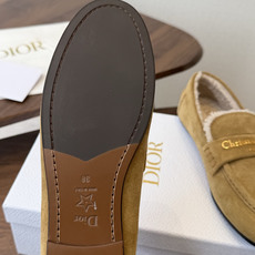Dior 迪奥26ss 秋冬新款 羊毛 乐福鞋 顶级品质 版型超正,复古时尚经典单品 巴黎时装周第一场分量十足的大秀场 Dior 迪奥26ss 秋冬新款 羊毛 乐福鞋 顶级品质 版型超正,复古时尚经典单品 巴黎时装周第一场分量十足的大秀场