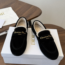 Dior 迪奥26ss 秋冬新款 羊毛 乐福鞋 顶级品质 版型超正,复古时尚经典单品 巴黎时装周第一场分量十足的大秀场 Dior 迪奥26ss 秋冬新款 羊毛 乐福鞋 顶级品质 版型超正,复古时尚经典单品 巴黎时装周第一场分量十足的大秀场