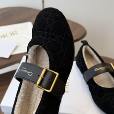 Dior 26ss 秋冬新品 羊毛玛丽珍 芭蕾舞鞋 新品DIOR格纹芭蕾舞 好乖啊~ 芭蕾鞋经典的迪奥藤格纹元素 罗纹蝴 Dior 26ss 秋冬新品 羊毛玛丽珍 芭蕾舞鞋 新品DIOR格纹芭蕾舞 好乖啊~ 芭蕾鞋经典的迪奥藤格纹元素 罗纹蝴