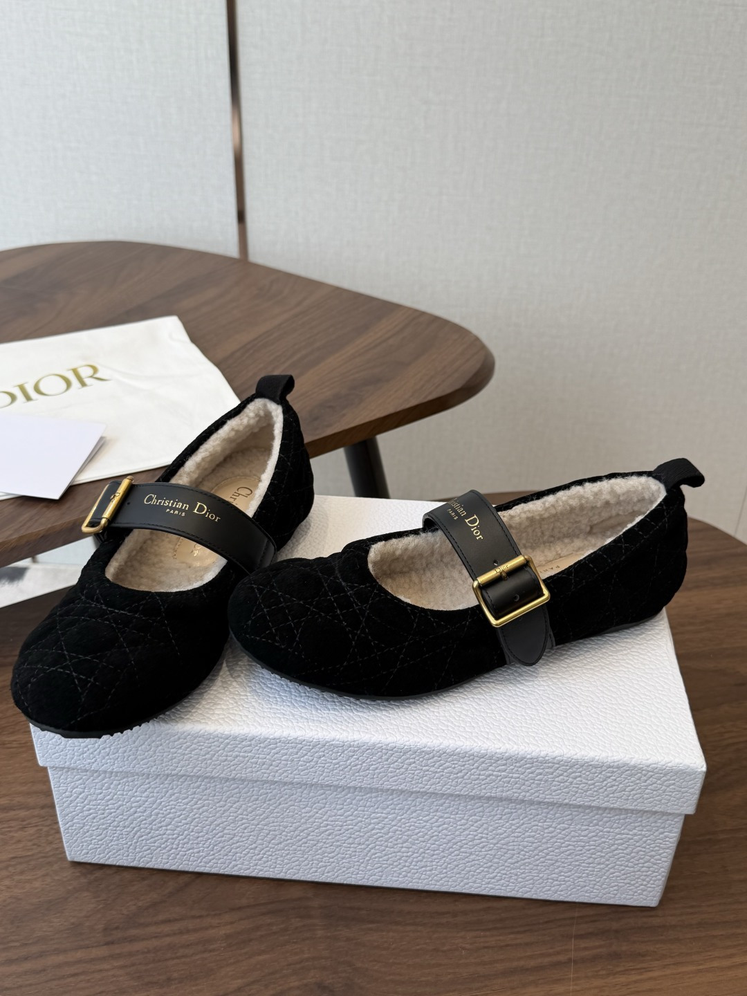 Dior 26ss 秋冬新品 羊毛玛丽珍 芭蕾舞鞋 新品DIOR格纹芭蕾舞 好乖啊~ 芭蕾鞋经典的迪奥藤格纹元素 罗纹蝴 Dior 26ss 秋冬新品 羊毛玛丽珍 芭蕾舞鞋 新品DIOR格纹芭蕾舞 好乖啊~ 芭蕾鞋经典的迪奥藤格纹元素 罗纹蝴