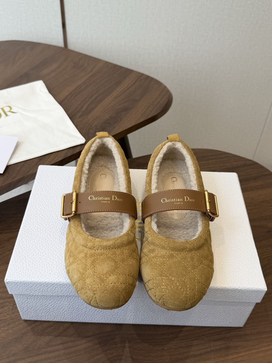 Dior 26ss 秋冬新品 羊毛玛丽珍 芭蕾舞鞋 新品DIOR格纹芭蕾舞 好乖啊～ 芭蕾鞋经典的迪奥藤格纹元素 罗纹蝴
