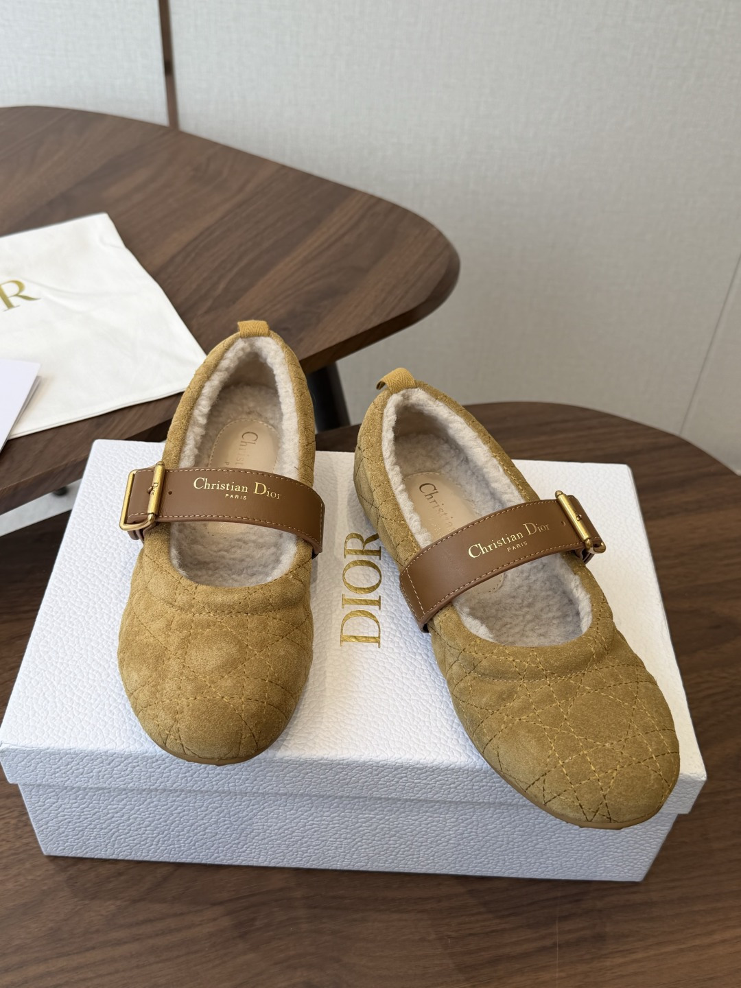 Dior 26ss 秋冬新品 羊毛玛丽珍 芭蕾舞鞋 新品DIOR格纹芭蕾舞 好乖啊～ 芭蕾鞋经典的迪奥藤格纹元素 罗纹蝴