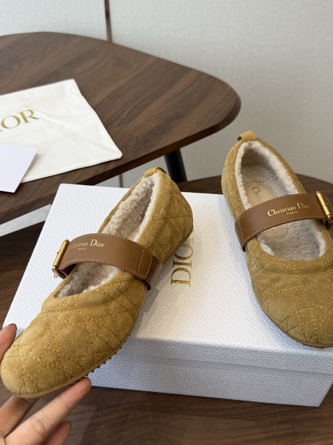 Dior 26ss 秋冬新品 羊毛玛丽珍 芭蕾舞鞋 新品DIOR格纹芭蕾舞 好乖啊～ 芭蕾鞋经典的迪奥藤格纹元素 罗纹蝴