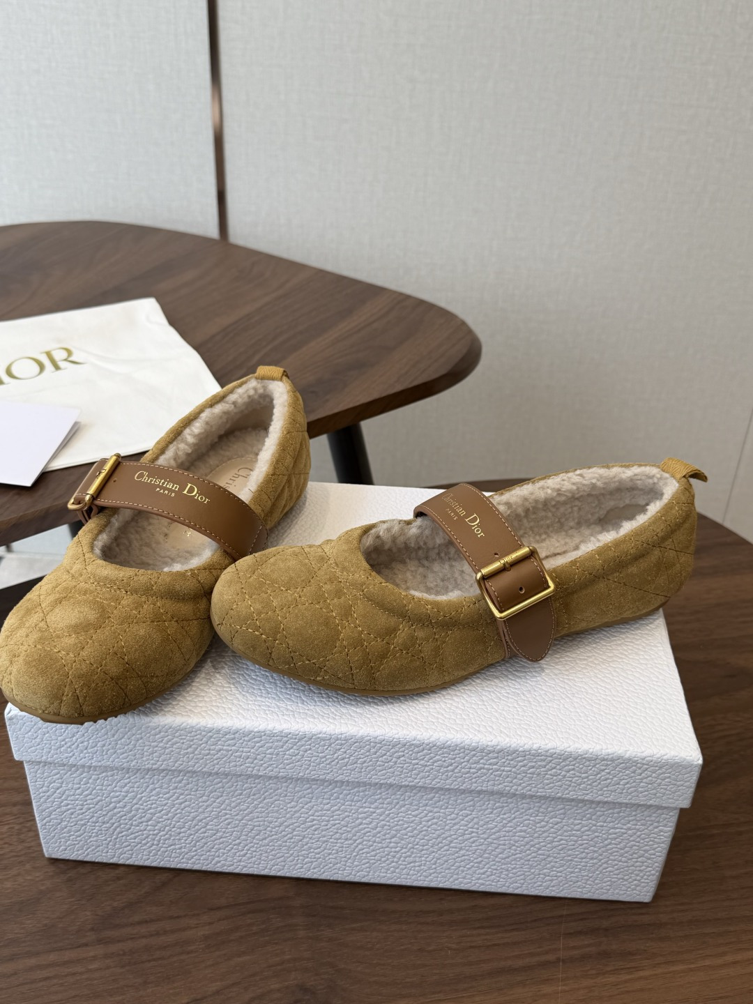 Dior 26ss 秋冬新品 羊毛玛丽珍 芭蕾舞鞋 新品DIOR格纹芭蕾舞 好乖啊～ 芭蕾鞋经典的迪奥藤格纹元素 罗纹蝴
