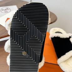 Hermes 26ss 爱马仕最新秋冬毛拖 超级百搭好看时髦 超多明星网红种草 秋冬必备 随意舒适高级感 鞋面: 反绒 Hermes 26ss 爱马仕最新秋冬毛拖 超级百搭好看时髦 超多明星网红种草 秋冬必备 随意舒适高级感 鞋面: 反绒