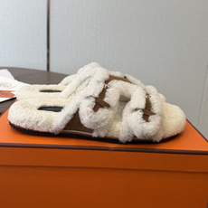 Hermes 26ss 爱马仕最新秋冬毛拖 超级百搭好看时髦 超多明星网红种草 秋冬必备 随意舒适高级感 鞋面: 反绒 Hermes 26ss 爱马仕最新秋冬毛拖 超级百搭好看时髦 超多明星网红种草 秋冬必备 随意舒适高级感 鞋面: 反绒