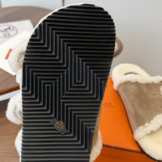 Hermes 26ss 爱马仕最新秋冬毛拖 超级百搭好看时髦 超多明星网红种草 秋冬必备 随意舒适高级感 鞋面: 反绒 Hermes 26ss 爱马仕最新秋冬毛拖 超级百搭好看时髦 超多明星网红种草 秋冬必备 随意舒适高级感 鞋面: 反绒