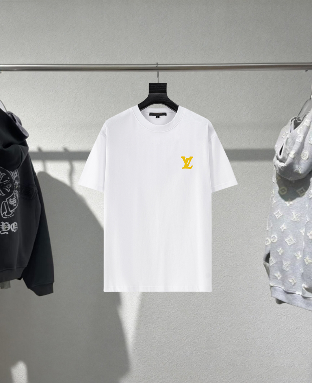 P95 Disponible después del Año Nuevo 𝗟𝗼𝘂𝗶𝘀 𝗩𝘂𝗶𝘁𝘁𝗼𝗻/LV Louis Vuitton 26ss nueva camiseta de manga corta, ver…