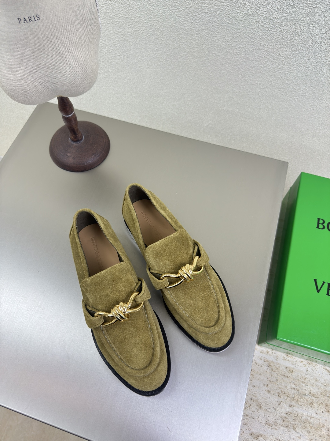 NO:224034,BOTTEGA VENET* Women's Astaire Love Single Shoes Original One-to-One Process Consistent Knot Rope Hardware Accessories Another trend in the popular olive green Ceiling The most complete color versatile Delicate flat sole Wrap fabric Same color heel leather Careful design Never sloppy Durable and comfortable —————————————————————————————————————————————————————————————————————————————————————————————————————————————————————————————————————————————————————————————————————————————————————————————————————————————————————————————————————————————————————————————————————————————————————————————————————————————————————————————————————————————————————————————————————————————————————————————————————————————————————————————————————  The upper car line is made of Italian computer needle truck. The workmanship is fine. The original packaging is selected. 35 36 37 38 39 40 41 42 (40 41 42 customized), loafers, bottega veneta, loafers, sheepskin, Leather soles19860909BOTTEGA VENET* 女士Astaire乐福 单鞋 原版一比一做法 一致结绳五金配饰 橄榄绿色当今流行的又一趋势 天花板啦 最全色百搭 精致平底 包裹面料 同色跟皮 用心设计 绝不马虎 耐穿舒适 —————————————— 鞋面材质选用同原版的小牛反绒皮  材质柔软顺滑 手工缝制后拉链开合设计 性感舒适 手工缝制工艺 垫脚内里选用羊皮内里舒适高端 打钉大底选用原版开模 一致真皮大底  对标对版 选用原版包装 鞋子布袋采用印胶logo工艺 市场最高端 采用热熔胶定型鞋头 后跟 易回弹不变形 平底 系列 包面料工艺 鞋面车线选用意大利电脑针车 做工精细 选用原版包装  35 36 37 38 39 40 41 42（40 41 42 定制）,乐福鞋,bottega veneta,loafers,sheepskin,Leather soles,Women's Shoes