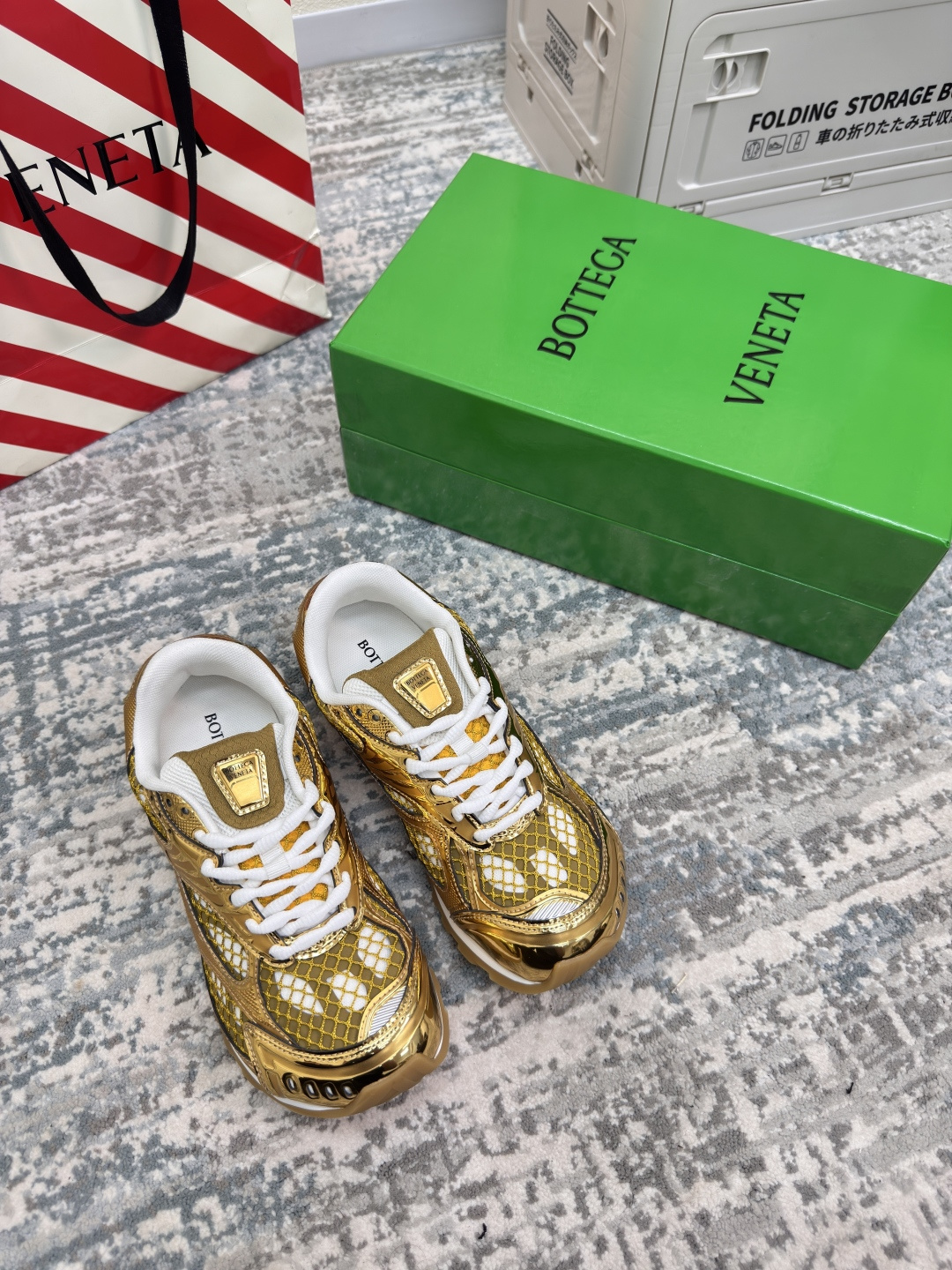 NO:223892,BV Orbit sneakers Wang Yibo Same style couple dad shoes Runner sneakers, using lightweight technology mesh fabric. Matched with geometric pattern, rubber outsole. Gold, women, men's 320, king-fried series, high-version, accurate bagging technology, ocean blue, actually increase height a lot, still make the legs look thin, very nice, playable and fabricated, benchmarking, bagging technology, accurate bagging technology, accurate version, outsole, color-blocking TPU mold absorption technology, outsole, women's 35 36 37 38 39 40 41 (40 41 customization) Men's 39 40 41 42 43 44 45. (45 size customization) (can accept customer logo without refund and exchange price) Configure original packaging, casual shoes/sports shoes, bottega veneta, sneakers19860909BV Orbit运动鞋 王一博 同款 情侣款老爹鞋 Runner运动鞋,采用轻质科技网布面料. 搭配几何图案设计橡胶外底. 金色 女款 男款320 王炸系列 高版本 认准套包工艺 海洋蓝 实际增高很多哦,还是一样显腿细 非常nice 耐玩耐造 对标对版 套包鞋工艺 认准高版本  大底选用拼色TPU吸模工艺 大底 女款 35 36 37 38 39 40 41（40 41定制） 男款 39 40 41 42 43 44 45.(45码定制) (可承接客人logo不退换价优) 配置原版包装,休闲鞋/运动鞋,bottega veneta,sneakers,Women's Shoes