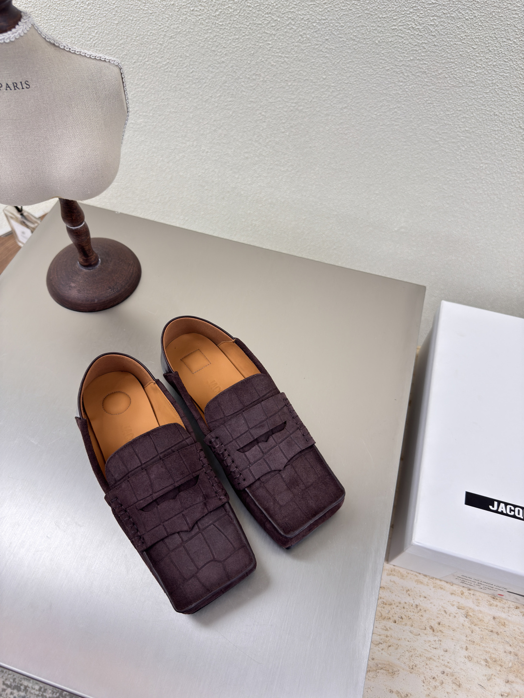 NO:223998,Jacquemus25ss bricks Square-head bow loafers Loafers Burgundy Popular personality High-quality style ————————————————————————————————— Fabric Calfskin Inner Lambskin Outsole Original outsole Size 35 36 37 38 39 40 41, loafers, cowhide, sheepskin19860909Jacquemus25ss砖块 方头蝴蝶结乐福鞋  乐福鞋 酒红色 个性突出 鲜明格调  ————————————— 面料 小牛皮 内里 小羊皮 大底 原版大底 码数 35 36 37 38 39 40 41,乐福鞋,loafers,cowhide,sheepskin,Women's Shoes