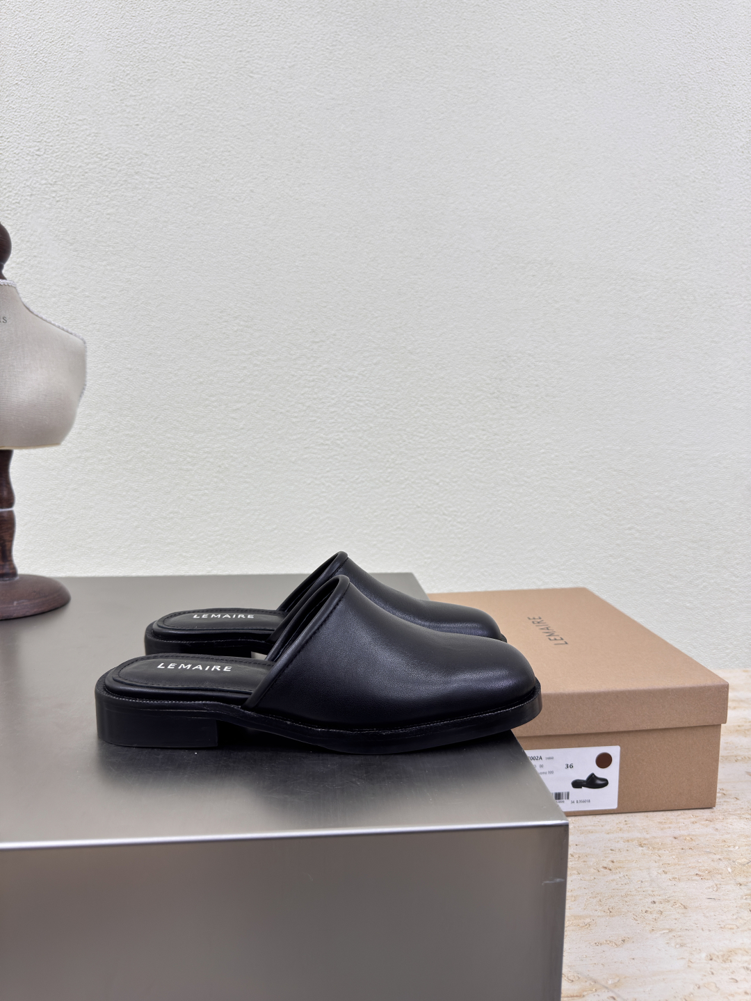 Lemaire Paris Designer Shoes: Calf Skin Flats and Slip-Proof Leather Bag - 图片 7