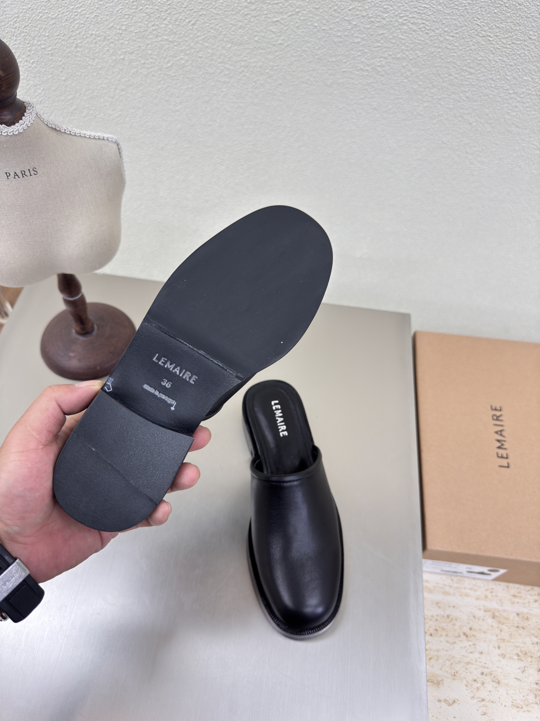 Lemaire Paris Designer Shoes: Calf Skin Flats and Slip-Proof Leather Bag - 图片 6