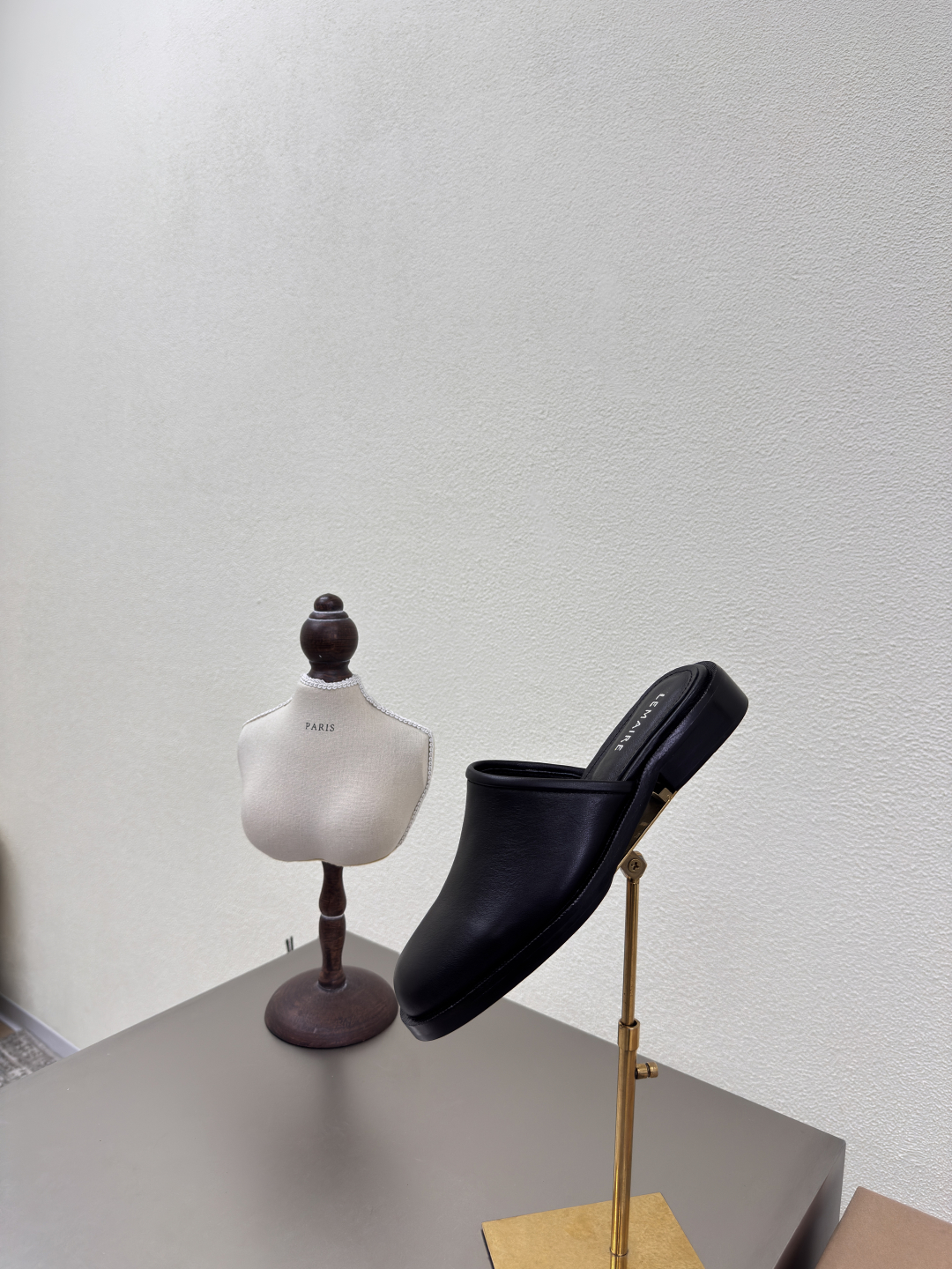 Lemaire Paris Designer Shoes: Calf Skin Flats and Slip-Proof Leather Bag - 图片 8