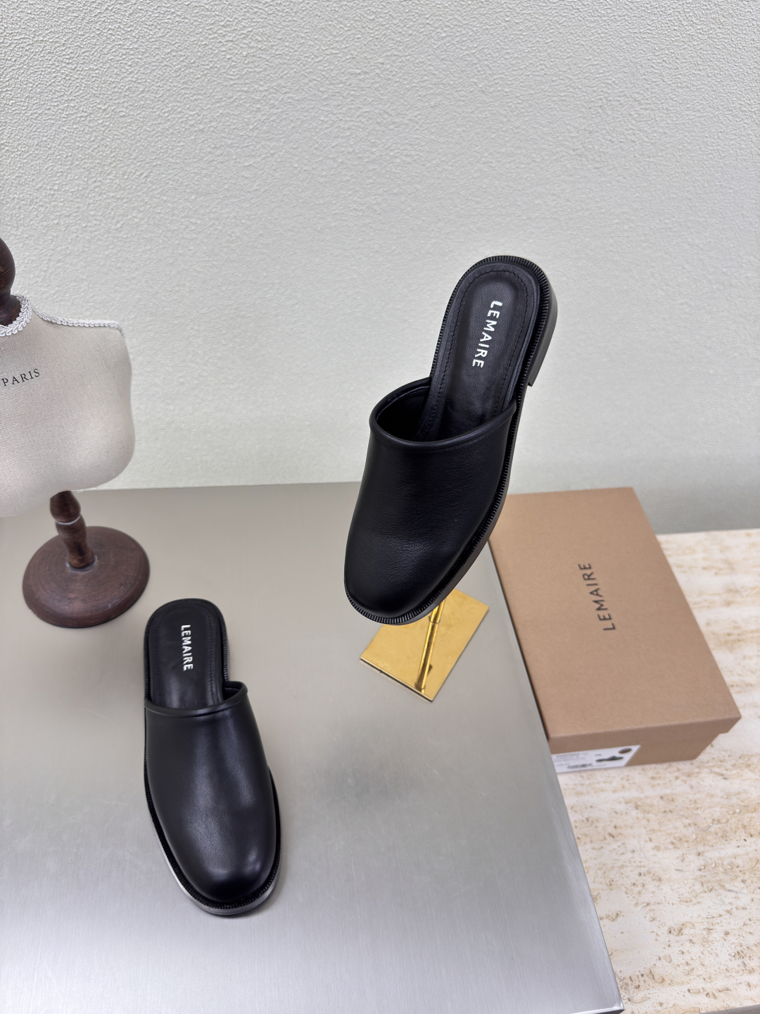 Lemaire Paris Designer Shoes: Calf Skin Flats and Slip-Proof Leather Bag - 图片 9