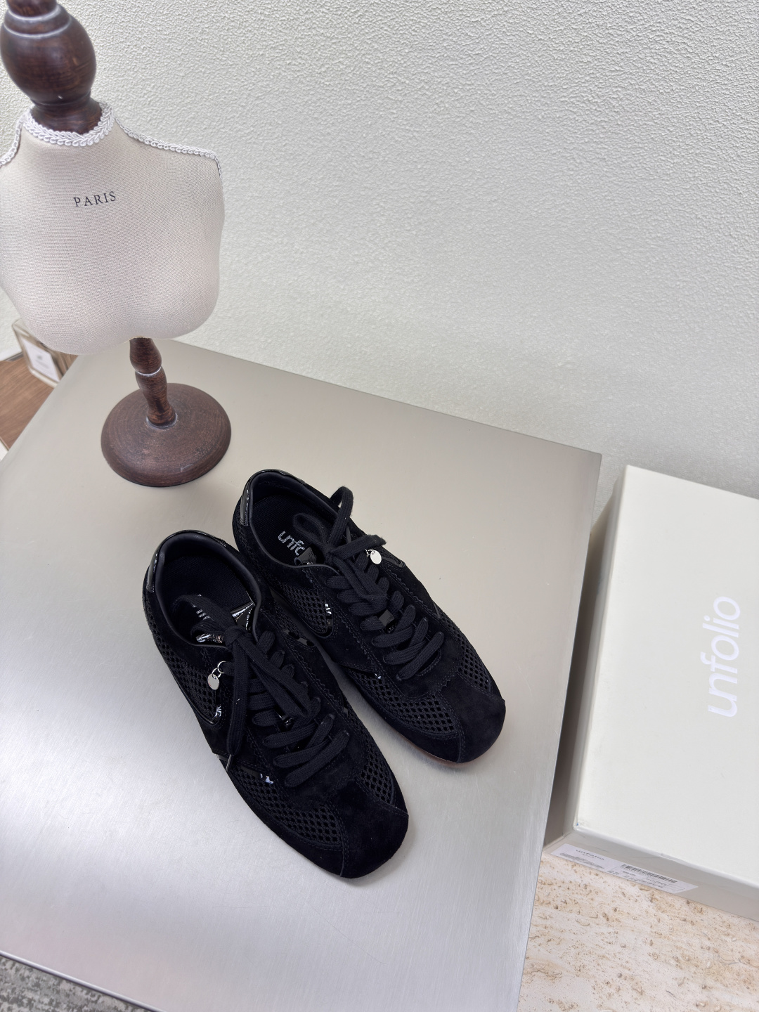 NO:223935,Square toe Forrest Gump shoes UN quality Niche designer 25 launch conference new style single shoes cute toe black sheep reverse velvet leather Single shoes Untitlab fabric black sheep reverse velvet leather breathable mesh inner comfortable sheepskin original recyclable material waist-hugging streamlined rubber outsole Size 35 36 37 38 39 40 Original packaging, casual shoes/sports shoes, sneakers, sheepskin19860909方头 阿甘鞋 UN精品 小众设计师25发布会新款 单鞋 可爱头 黑色羊反绒皮 单鞋  Untitlab 面料选用黑色羊反绒皮透气网布 内里舒适羊皮里 原版可回收材质收腰流线型橡胶大底 码数 35 36 37 38 39 40 原版包装,休闲鞋/运动鞋,sneakers,sheepskin,Women's Shoes