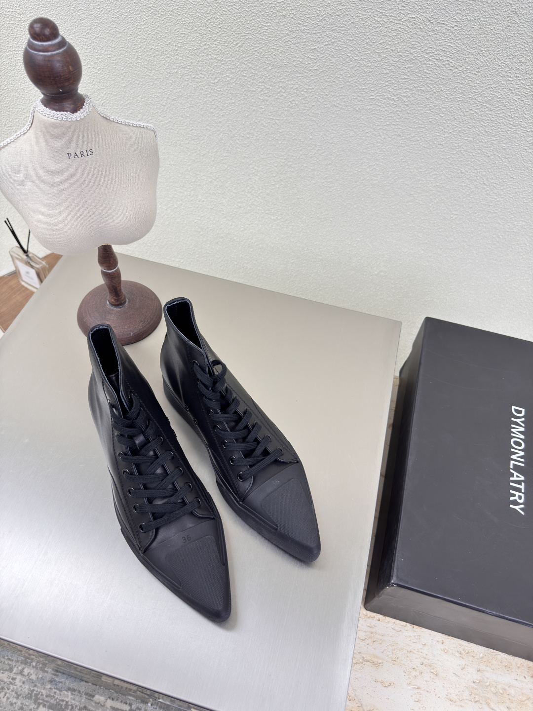 NO:227198,DY Gaobang skateboard shoes pointed toe Dym*nlatry National Trend Designer Brand Black National Trend Fashion Unstoppable D N This thick-soled sponge cake is a classic without saying anything about shoes from this brand. You know what you understand. Very excellent works. Let us show you the artifact of young ladies. The fabric is made of original fabric. Luxury quality. DN pointed toe sneakers. Metal logo. Long legs. Luxury 35 36 37 38 39 40 (40 customization) Original consistent packaging, single shoes, sneakers19860909DY 高邦滑板鞋 尖头 Dym*nlatry   国潮 设计师品牌 黑色  国潮时尚不可阻挡 D N这款 厚底松糕 堪称经典 这个品牌的鞋子不用多说 懂的自懂 非常优秀的作品 让我们展示给大家 小姐姐长腿神器 面料采用原版面料 奢华品质 DN 尖头运动鞋 金属logo 长腿 奢华 35 36 37 38 39 40（40定制） 原版一致包装,单鞋,sneakers,Women's Shoes