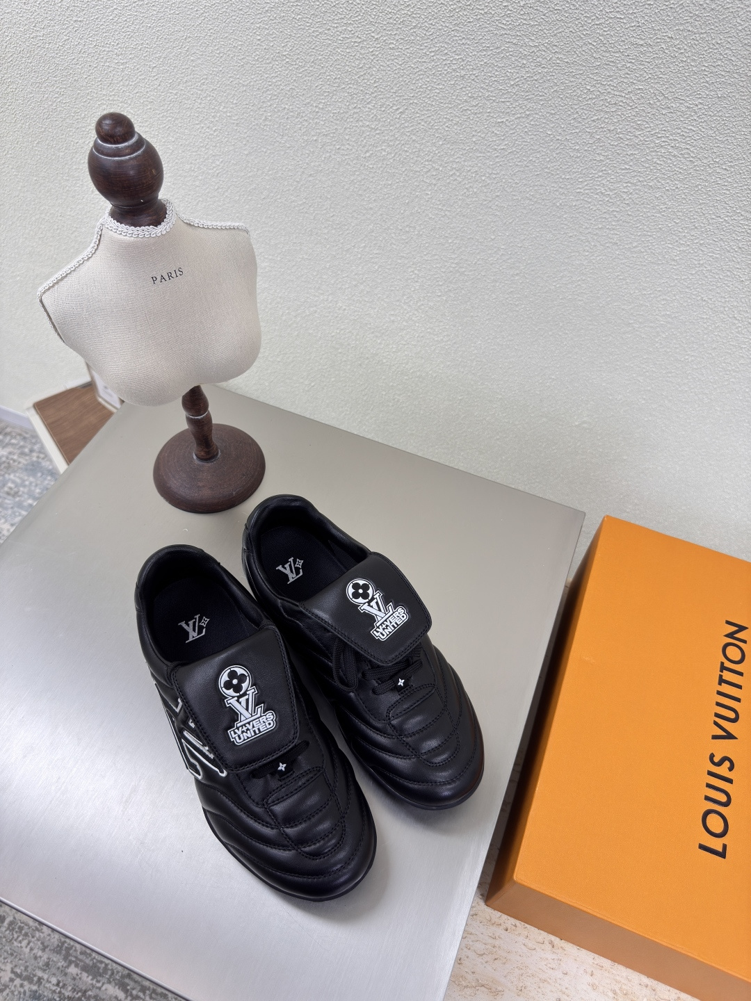 NO:227212,L donkey men and women sports shoes ultra-high cost-effective black high quality flawless 5 colors, calfskin material LV creation allows LV to still provide stunning and desire for creators and young players. 5 new colors have been produced and new again, and the actual product has been fully exposed and is expected to be released in the near future!  Material top layer cowhide High quality Flawless Sole Original TPU outsole Size Women's size 35 36 37 38 39 40 41 Men's size 39 40 41 42 43 44 45 (female 40 41 36 45 Customized), Casual shoes/sports shoes, louis vuitton, louis vuitton, sneakers, cowhide19860909L驴 男女款 运动鞋 超高性价比 黑色 高品质 无瑕疵 5种配色 小牛皮材质 LV 打造 使得 LV  仍能为创作者、青年玩家,提供惊艳和渴望. 5 种款新配色再次高产上新,目前实物已经全面曝光,预计将在近期陆续发布！ 材质头层牛皮 高品质 无瑕疵 鞋底原版TPU大底 码数 女码 35 36 37 38 39 40 41 男码 39 40 41 42 43 44 45（女40 41 男36 45 定制）,休闲鞋/运动鞋,louis vuitton,louis vuitton,sneakers,cowhide,Women's Shoes