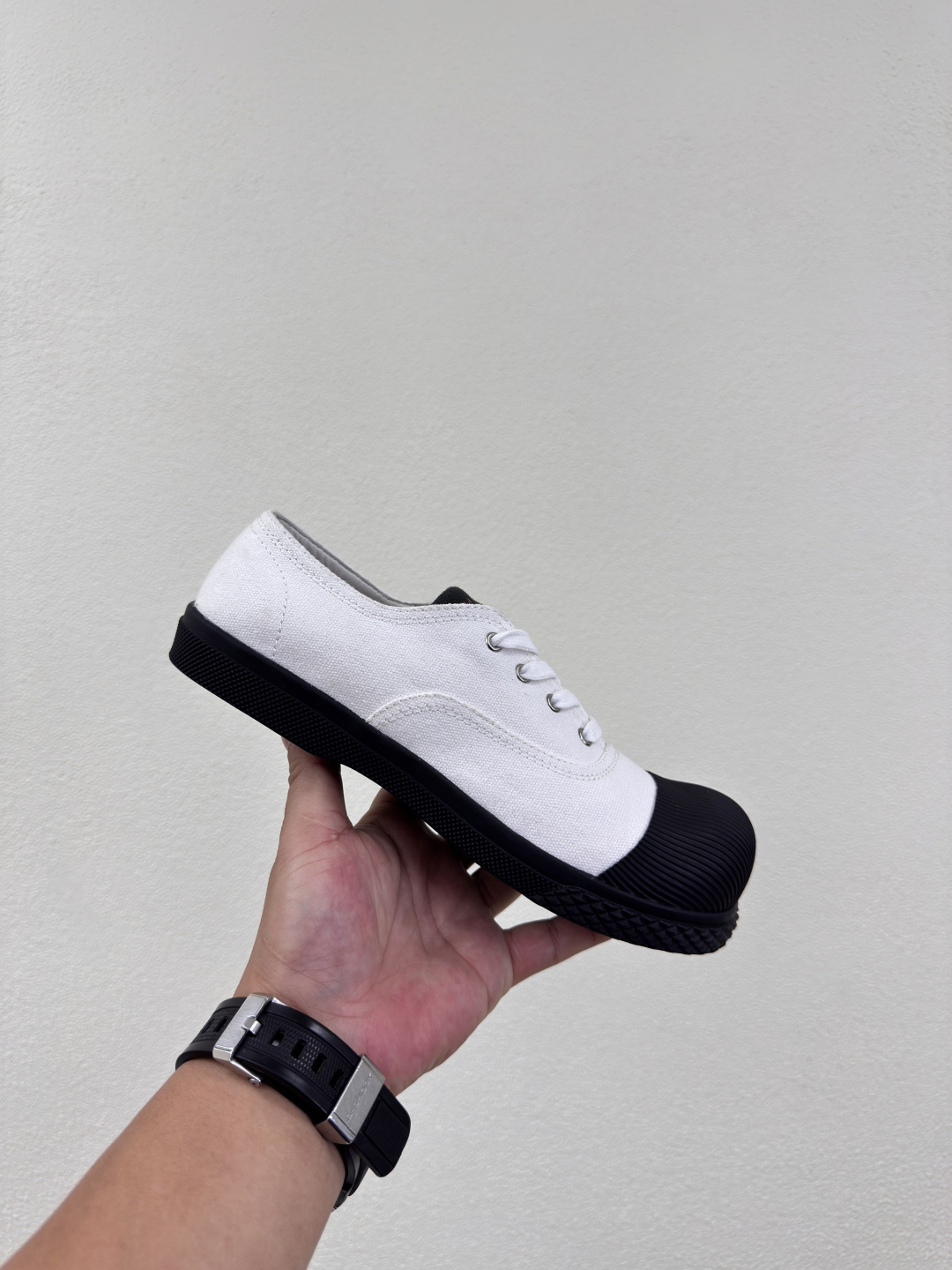 Thick and Cozy Mickey Head Design in White Canvas with Comfortable Calves - 图片 6