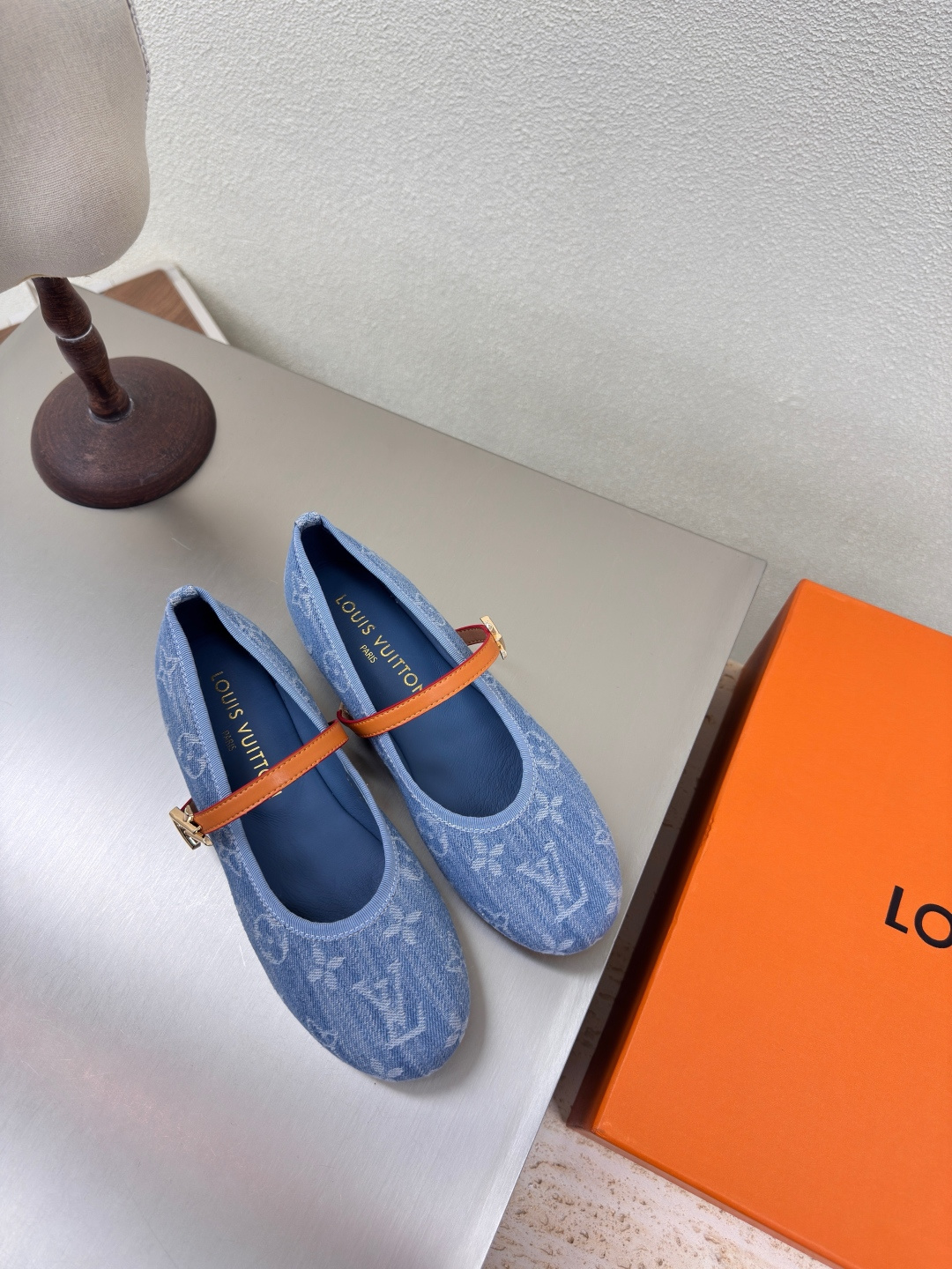 NO:260162,Presbyterian Full Series L Donkey Ballet Shoes Super cost-effective Presbyterian Series Blue Washing Cowboy LV creation allows LV to still provide stunning and desire for creators and young players. 5 new colors have been produced and have been released again. The actual product has been fully exposed and is expected to be released in the near future!  Material blue wash buffalo high quality defect-free sole Italian leather outsole Size 35 36 37 38 39 40 41, ballet shoes, louis vuitton, louis vuitton, Leather soles19860909老花 全系列 L驴 芭蕾舞鞋 超高性价比 老花系列 蓝色洗水牛仔 LV 打造 使得 LV  仍能为创作者、青年玩家,提供惊艳和渴望. 5 种款新配色再次高产上新,目前实物已经全面曝光,预计将在近期陆续发布！ 材质蓝色洗水牛仔高品质 无瑕疵 鞋底意大利真皮大底 码数 35 36 37 38 39 40 41,芭蕾舞鞋,louis vuitton,louis vuitton,Leather soles,Women's Shoes