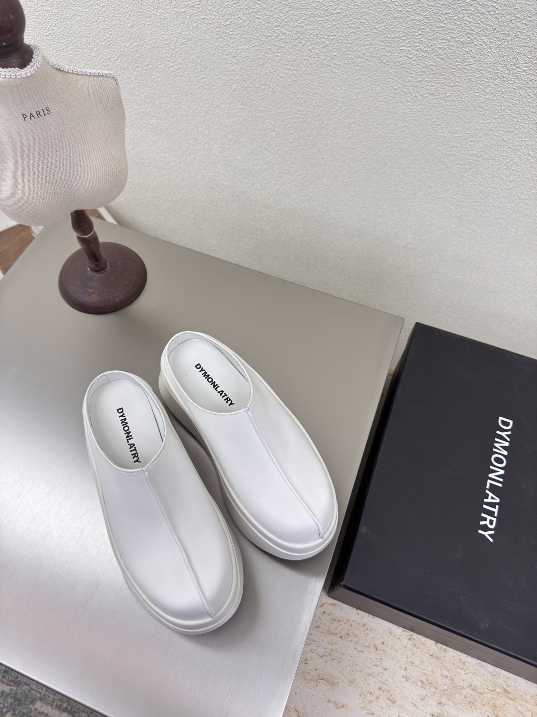 NO:251503,DY National Trend Sponge Cake Thick Sole Series Dym*nlatry National Trend Designer Brand White National Trend Fashion Unstoppable D N This Thick Sole Sponge Cake Is a Classic Shoes of this brand needless to say, you understand yourself, very excellent works, let us show you the artifact of long legs of the young lady The fabric is made of cowhide Luxury quality DN pointed-toed sneakers Metal logo Long legs Luxury 35 36 37 38 39 40 (40 customization) Original consistent packaging, sponge cake shoes, sneakers, cowhide19860909DY国潮 松糕厚底 系列 Dym*nlatry   国潮 设计师品牌白色  国潮时尚不可阻挡 D N这款 厚底松糕 堪称经典 这个品牌的鞋子不用多说 懂的自懂 非常优秀的作品 让我们展示给大家 小姐姐长腿神器 面料采用牛皮 奢华品质 DN 尖头运动鞋 金属logo 长腿 奢华 35 36 37 38 39 40（40定制） 原版一致包装,松糕鞋,sneakers,cowhide,Women's Shoes