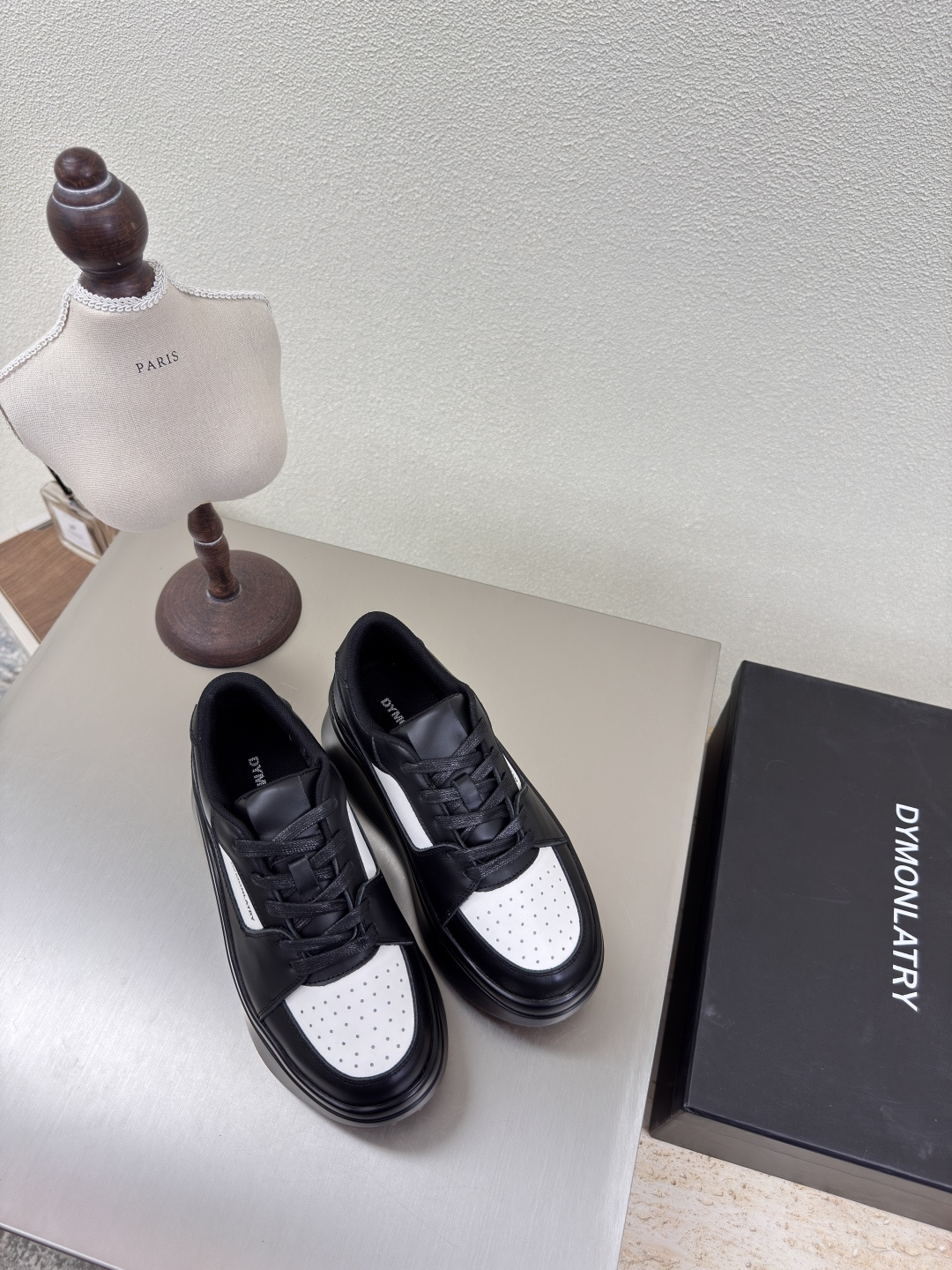 NO:248756,DY National Trend Sponge Cake Thick-soled Skateboard Shoes Series Dym*nlatry National Trend Designer Brand Panda Color National Trend Fashion Unstoppable D N This Thick-soled Sponge Cake is a classic without saying more about shoes from this brand. You understand it yourself. Very excellent works. Let us show you the artifact of long legs of the young lady. The fabric is made of cowhide. Luxury quality. DN Sports shoes. Metal logo. Long legs. Luxury 35 36 37 38 39 40 (40 customization) Original consistent packaging, casual shoes/sneakers, cowhide19860909DY国潮 松糕厚底滑板鞋 系列 Dym*nlatry   国潮 设计师品牌 熊猫色  国潮时尚不可阻挡 D N这款 厚底松糕 堪称经典 这个品牌的鞋子不用多说 懂的自懂 非常优秀的作品 让我们展示给大家 小姐姐长腿神器 面料采用牛皮 奢华品质 DN 运动鞋 金属logo 长腿 奢华 35 36 37 38 39 40（40定制） 原版一致包装,休闲鞋/运动鞋,sneakers,cowhide,Women's Shoes