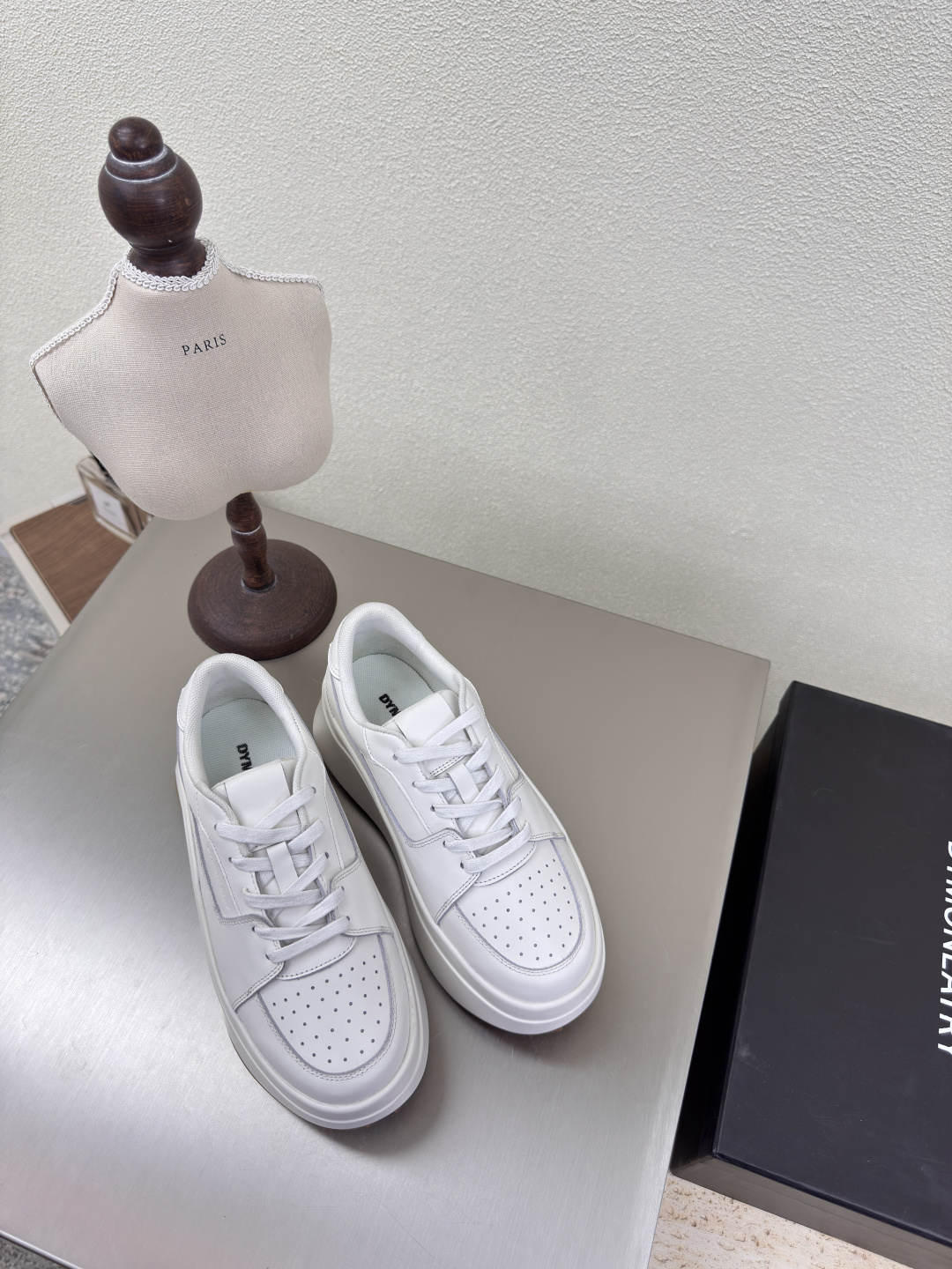 NO:248765,DY National Trend Sponge Cake Thick-soled Skateboard Shoes Series Dym*nlatry National Trend Designer Brand White National Trend Fashion Unstoppable D N This Thick-soled Sponge Cake is a classic without saying more about shoes from this brand. You can understand it yourself. Very excellent works. Let us show you the artifact of long legs of the young lady. The fabric is made of cowhide. Luxury quality. DN Sports shoes. Metal logo. Long legs. Luxury 35 36 37 38 39 40 (40 customization) Original consistent packaging, casual shoes/sneakers, cowhide19860909DY国潮 松糕厚底滑板鞋 系列 Dym*nlatry   国潮 设计师品牌 白色  国潮时尚不可阻挡 D N这款 厚底松糕 堪称经典 这个品牌的鞋子不用多说 懂的自懂 非常优秀的作品 让我们展示给大家 小姐姐长腿神器 面料采用牛皮 奢华品质 DN 运动鞋 金属logo 长腿 奢华 35 36 37 38 39 40（40定制） 原版一致包装,休闲鞋/运动鞋,sneakers,cowhide,Women's Shoes