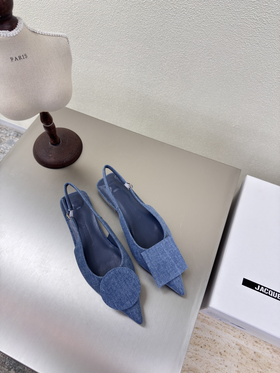 NO:262858,Flat sole Jacquemus25ss pointed toe geometric pattern Geometric pattern Decorative empty shoes Blue Wash canvas Series Highlight personality Bright style ————————————————————————————————— Fabric Wash canvas Inner Lambskin Outsole Italian leather outsole Size 35 36 37 38 39 40 41 (40 41 customization), Sandals, sandals, sheepskin, Leather soles19860909平底 Jacquemus25ss尖头几何图案 几何图案 装饰 后空鞋 蓝色 洗水帆布 系列 个性突出 鲜明格调  ————————————— 面料 洗水帆布 内里 小羊皮 大底 意大利真皮大底 码数 35 36 37 38 39 40 41（40 41定制）,凉鞋,sandals,sheepskin,Leather soles,Women's Shoes