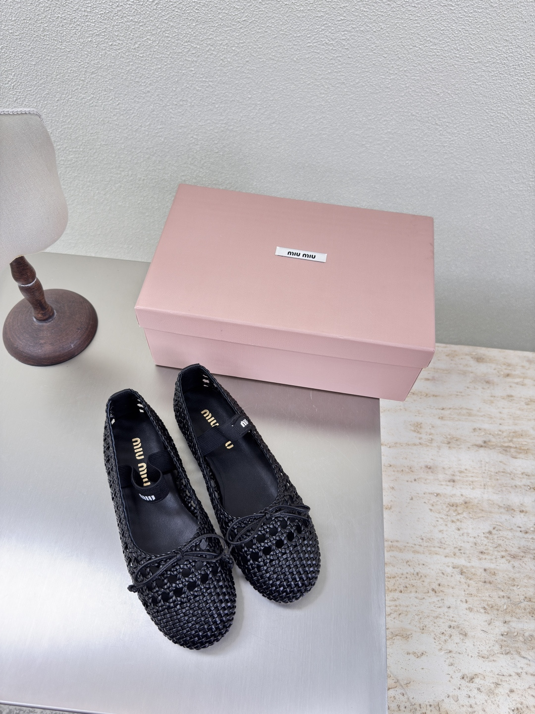 NO:262847,miu'miu hand-woven Mary Jane flat shoes black knit pair flat design series miu'miu classic comfort production original consistent Italian leather outsole high version fabric braided material original consistent version design girlish feeling comfortable benchmarking 35 36 37 38 39 40 41 (40 41 size customized) configuration original packaging, single shoes, miumiu, mary jane, Leather soles19860909miu'miu 手工编织 玛丽珍平底单鞋 黑色编织 对版 平底设计 系列 miu'miu 经典舒适 制作  原版一致 意大利真皮大底 高版本  面料 编织材质   原版一致 对版 设计 少女感 舒适  对标对版 35 36 37 38 39 40 41（40 41 码定制） 配置原版包装,单鞋,miumiu,mary jane,Leather soles,Women's Shoes