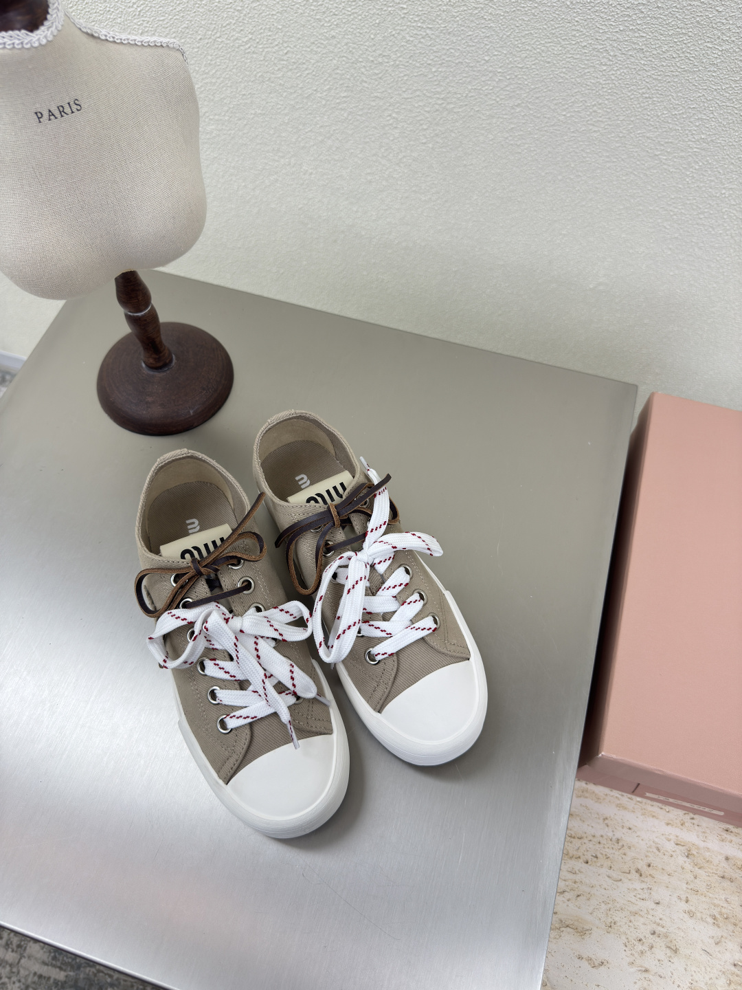 NO:264926,miu'miu canvas skateboard shoes, wash canvas, side logo, flat design, series miu'miu classic comfort, production, consistency of original, integral molding outsole, high version, fabric wash canvas, original consistent, consistent, design, girlish, comfortable, benchmarking, 35 36 37 38 39 40 41 (40 41 size customized) Configure original packaging, casual shoes/sports shoes, miumiu, sneakers19860909miu'miu 帆布滑板鞋 洗水帆布 侧面logo 对版 平底设计 系列 miu'miu 经典舒适 制作  原版一致 一体成型大底 高版本  面料洗水帆布   原版一致 对版 设计 少女感 舒适  对标对版 35 36 37 38 39 40 41（40 41 码定制） 配置原版包装,休闲鞋/运动鞋,miumiu,sneakers,Women's Shoes