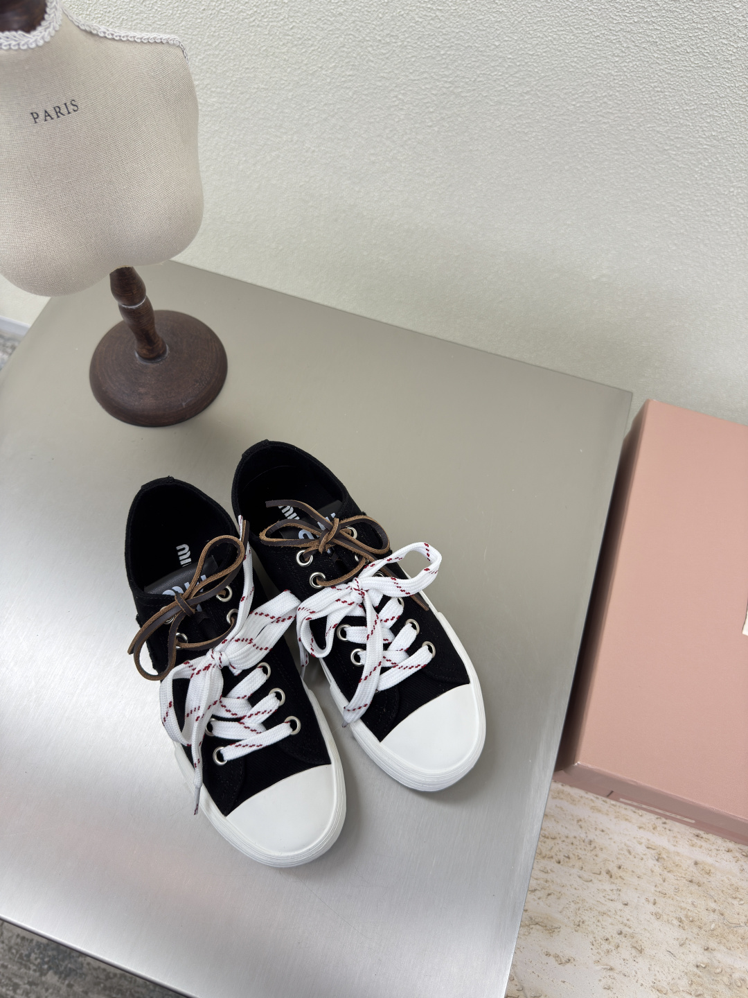 NO:264929,miu'miu canvas skateboard shoes wash canvas side logo pair black flat design series miu'miu classic comfort production original consistent whole-formed outsole high-version fabric wash canvas original consistent uniform design girlish comfort benchmarking version 35 36 37 38 39 40 41 (40 41 size customized) configuration original packaging, casual shoes/sports shoes, miumiu, sneakers19860909miu'miu 帆布滑板鞋 洗水帆布 侧面logo 对版 黑色 平底设计 系列 miu'miu 经典舒适 制作  原版一致 一体成型大底 高版本  面料洗水帆布   原版一致 对版 设计 少女感 舒适  对标对版 35 36 37 38 39 40 41（40 41 码定制） 配置原版包装,休闲鞋/运动鞋,miumiu,sneakers,Women's Shoes